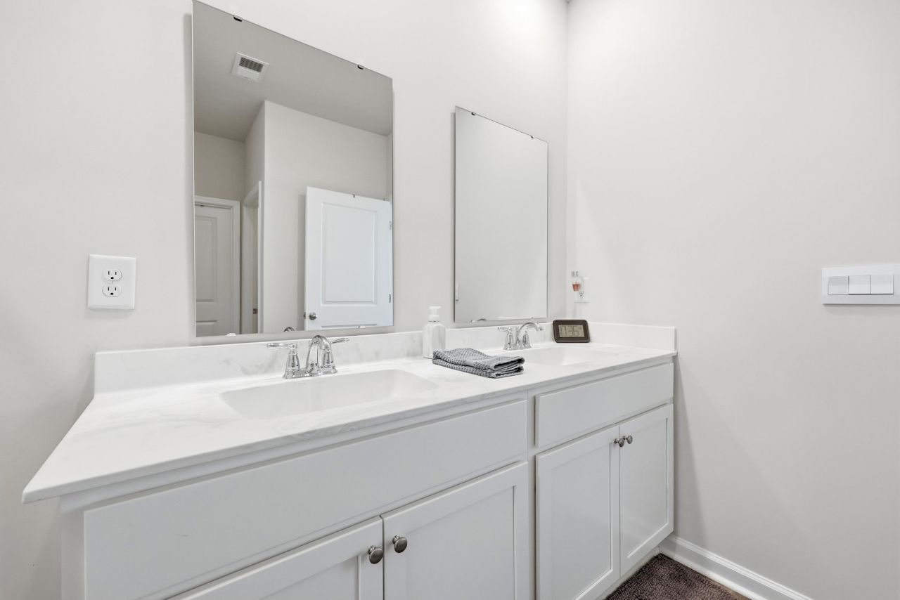 2521 Revolutionary Way Photo 24