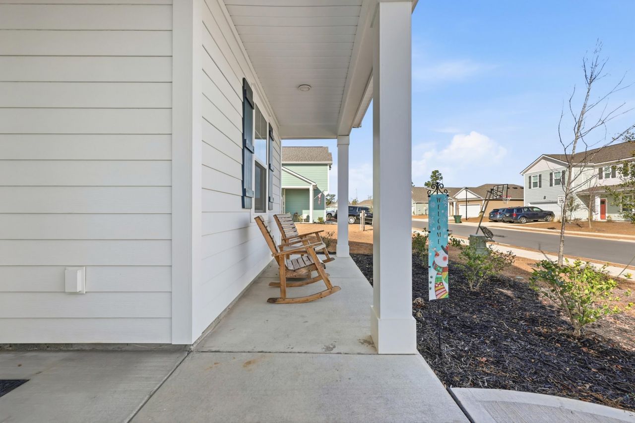 2521 Revolutionary Way Photo 4