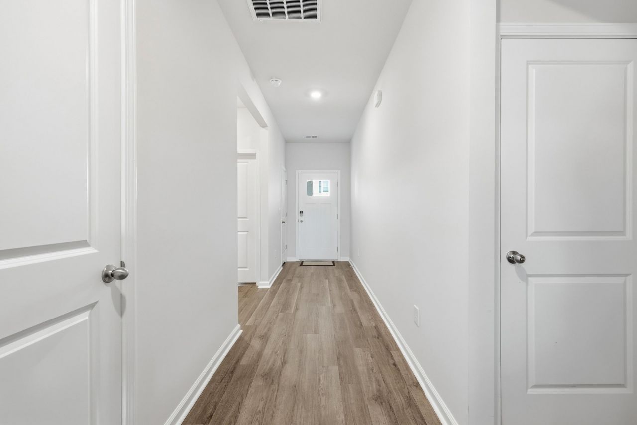 2521 Revolutionary Way Photo 7