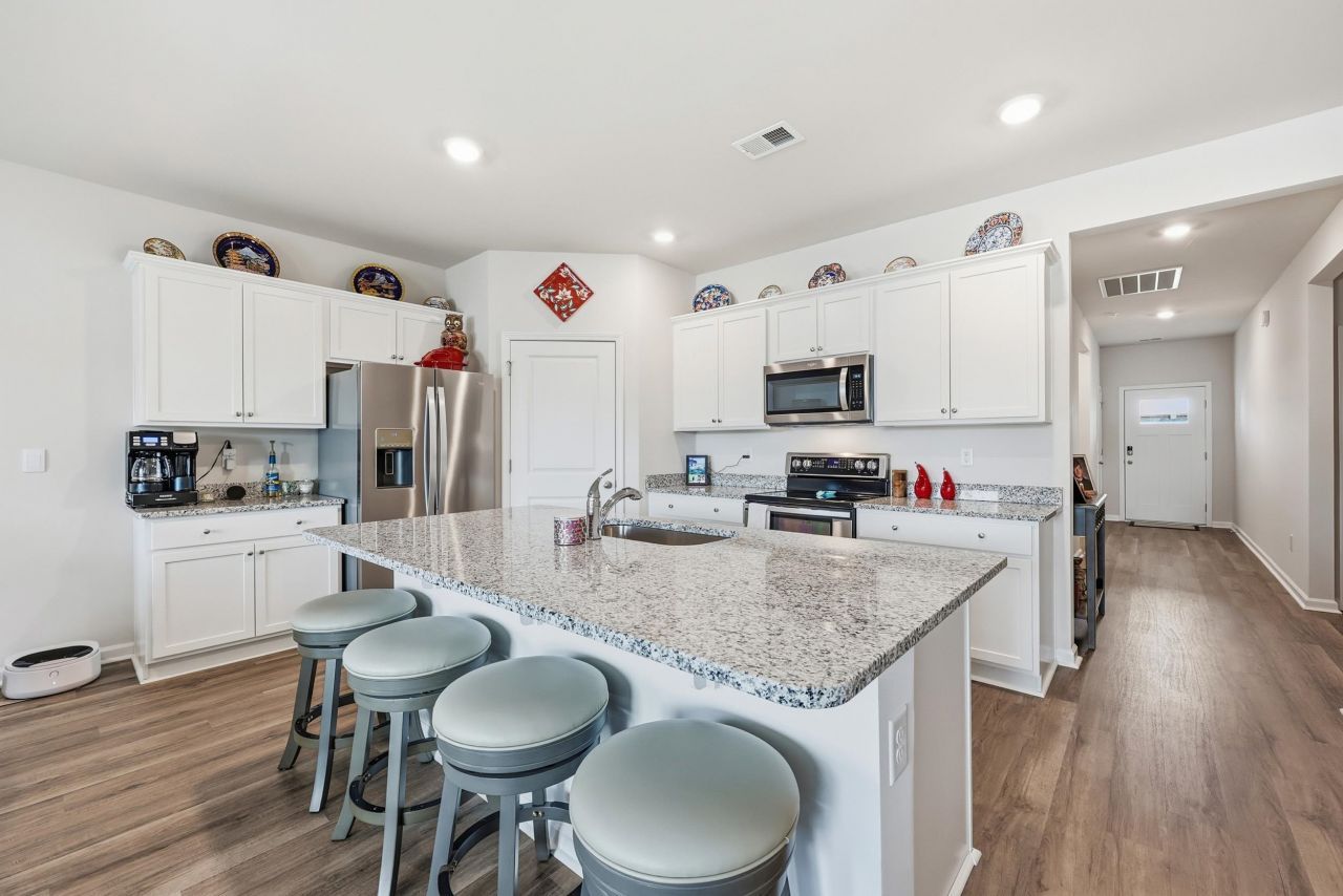 2521 Revolutionary Way Photo 8