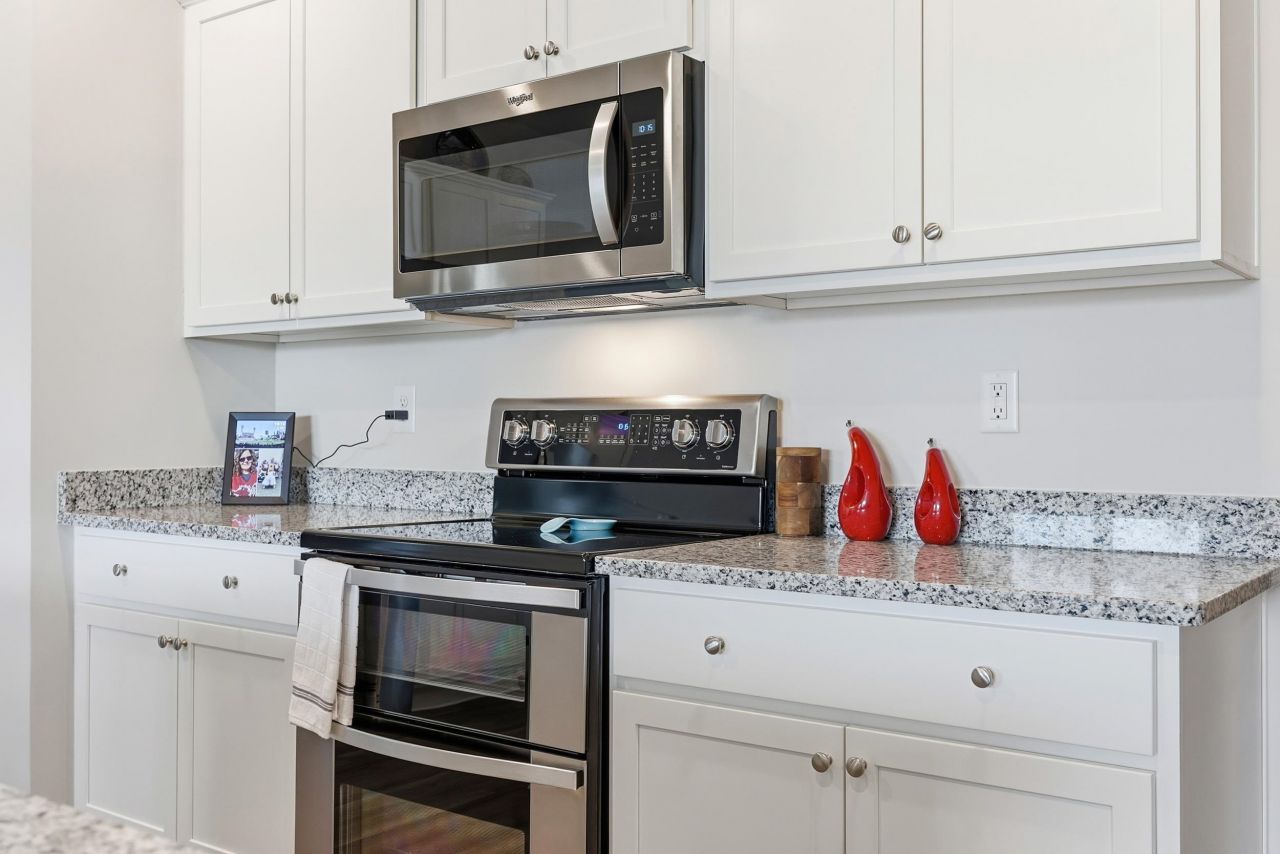 2521 Revolutionary Way Photo 9