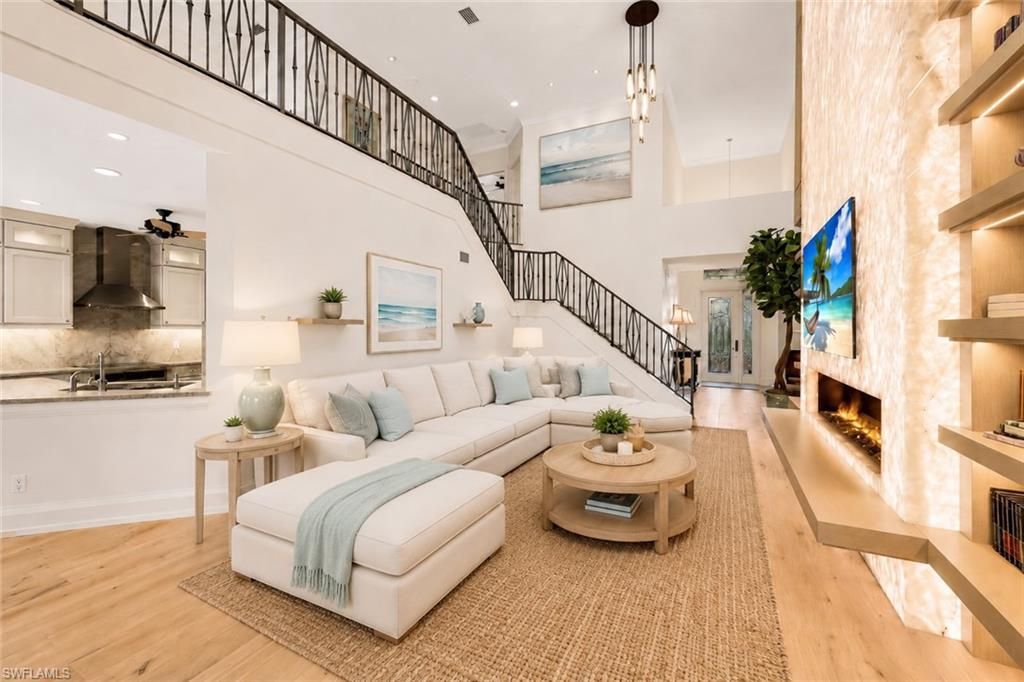 6777 Southern Oak Ct, Naples, FL 34109 Photo