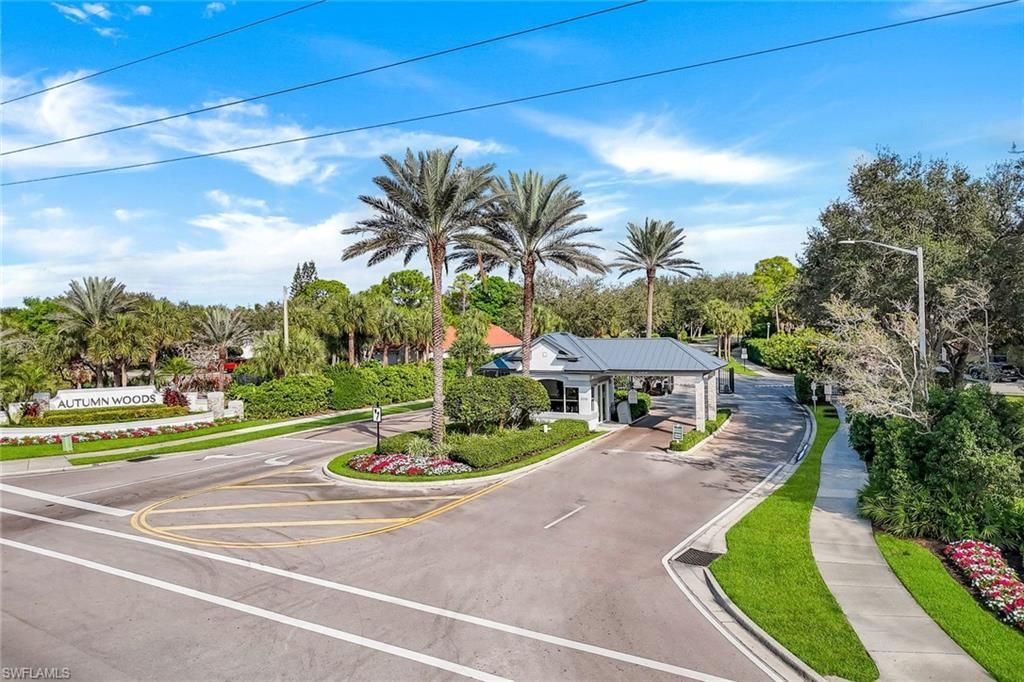 6777 Southern Oak Ct, Naples, FL 34109 Photo
