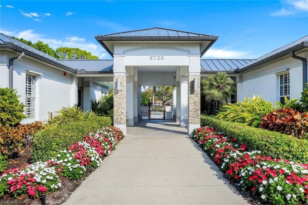6777 Southern Oak Ct, Naples, FL 34109 Photo