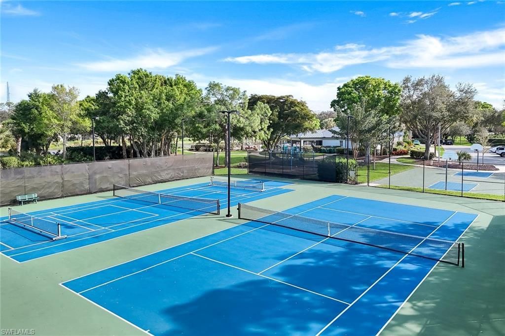 6777 Southern Oak Ct, Naples, FL 34109 Photo