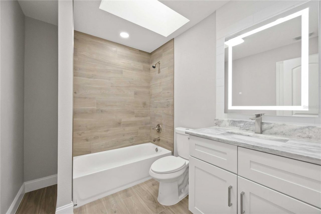 717 Carnoustie Terrace, Unit 9, Venice, FL 34293 Photo