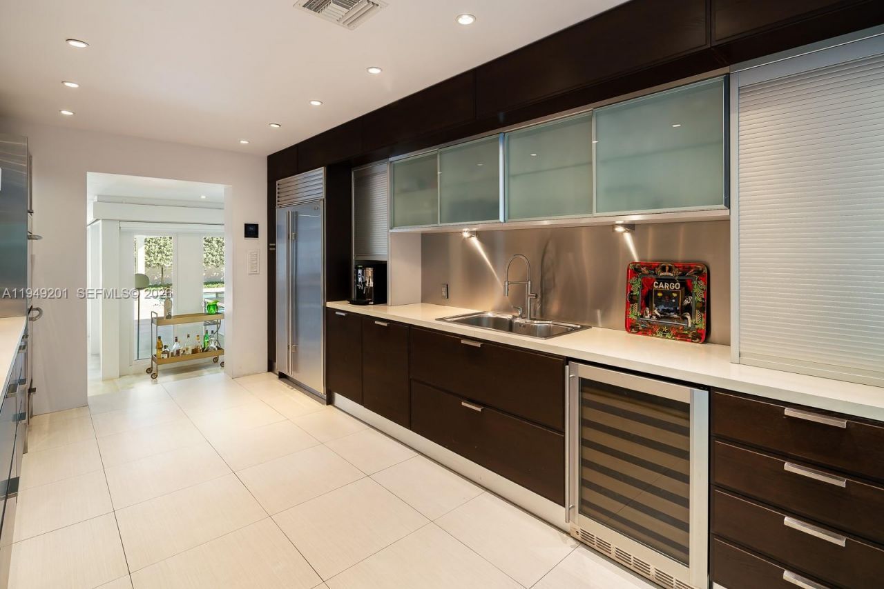 5907 Riviera Dr, Coral Gables, FL 33146 Photo