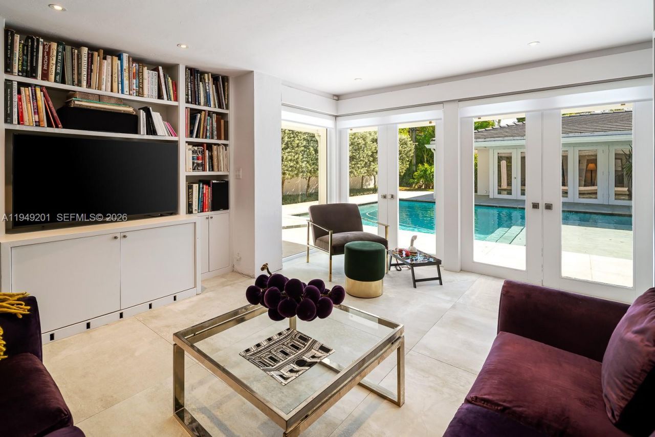 5907 Riviera Dr, Coral Gables, FL 33146 Photo