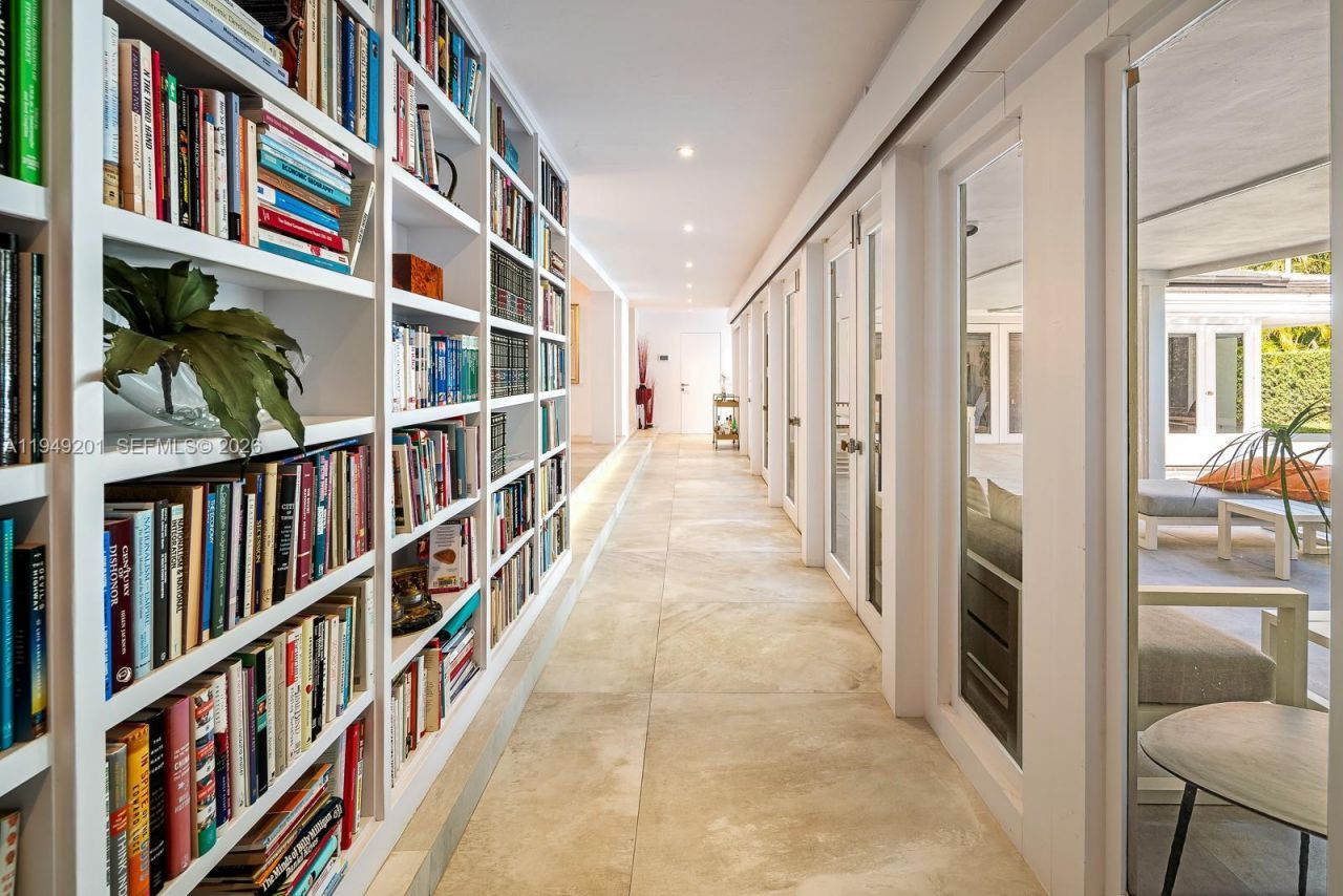 5907 Riviera Dr, Coral Gables, FL 33146 Photo