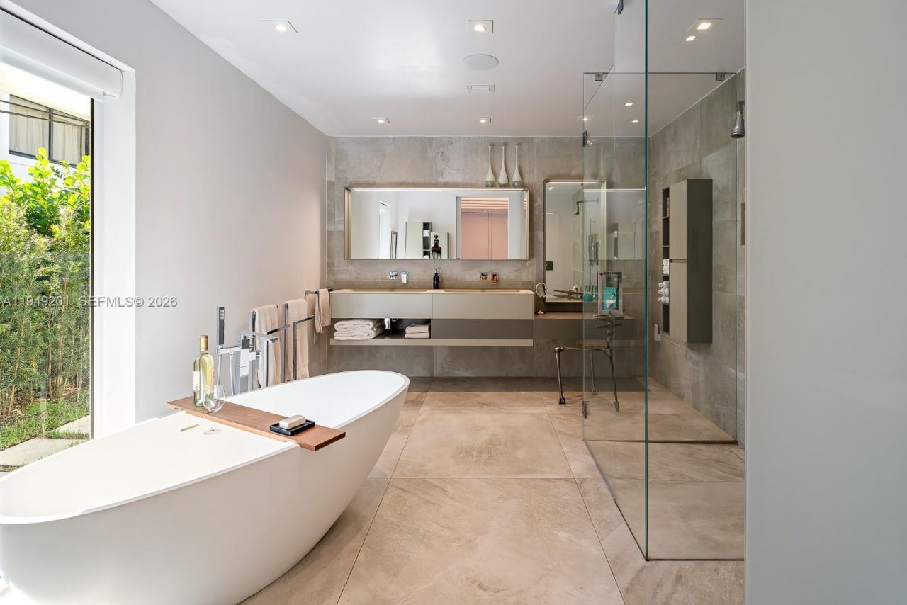 5907 Riviera Dr, Coral Gables, FL 33146 Photo