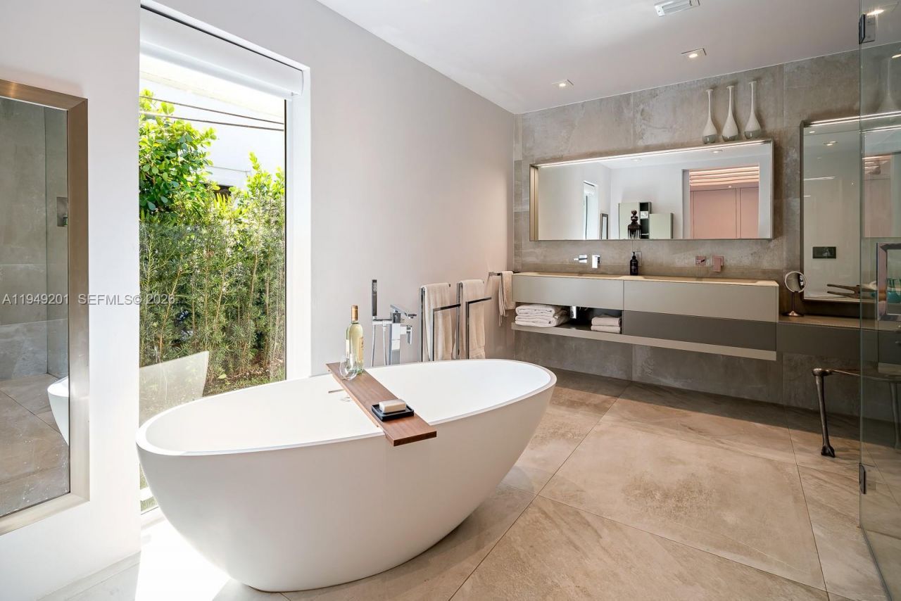 5907 Riviera Dr, Coral Gables, FL 33146 Photo