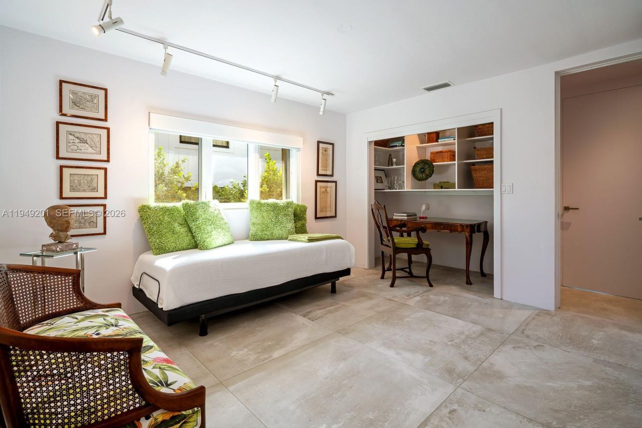 5907 Riviera Dr, Coral Gables, FL 33146 Photo