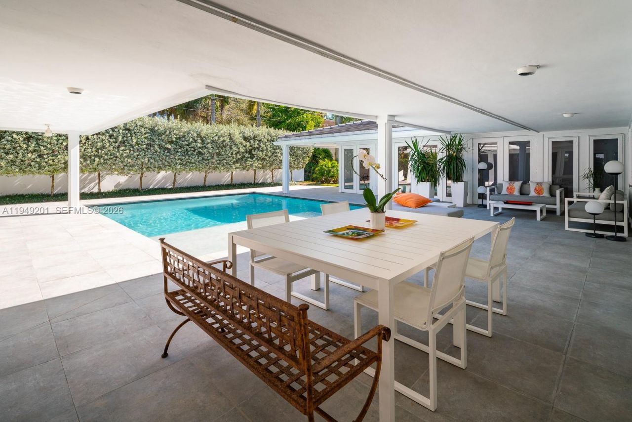 5907 Riviera Dr, Coral Gables, FL 33146 Photo