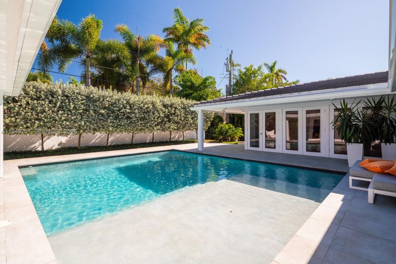 5907 Riviera Dr, Coral Gables, FL 33146 Photo