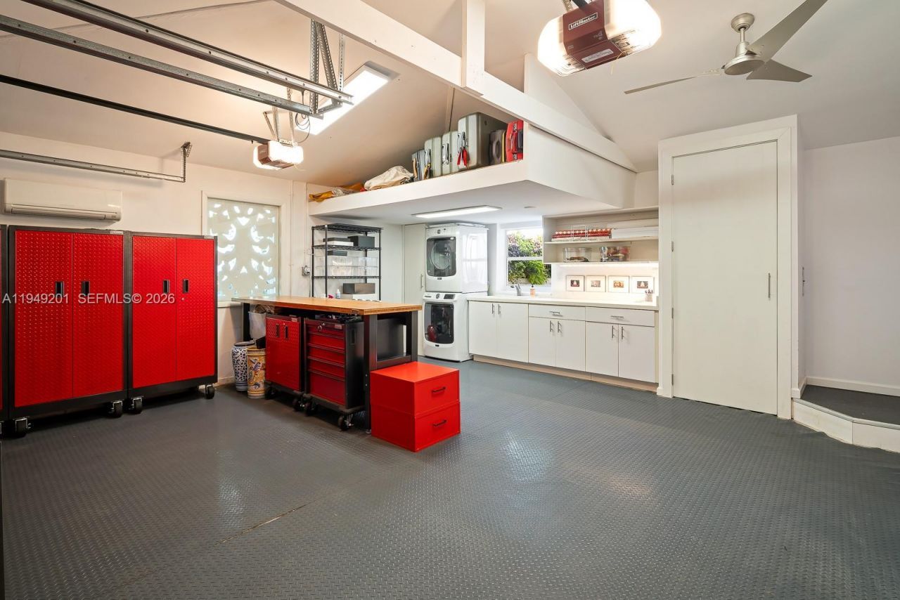 5907 Riviera Dr, Coral Gables, FL 33146 Photo