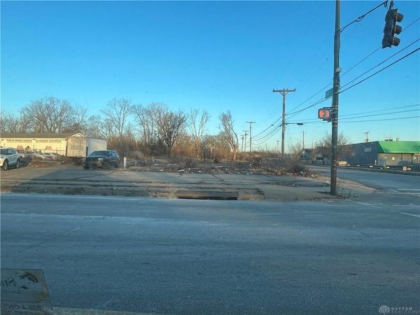2200 N Gettysburg Avenue, Dayton, OH 45406