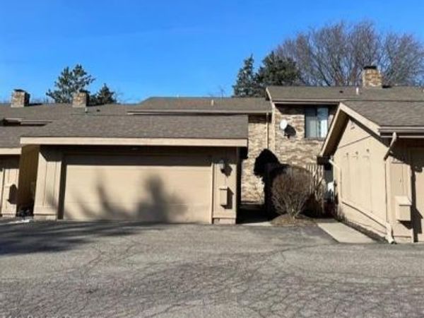 7338 Creek View Court, West Bloomfield Twp, MI 48322