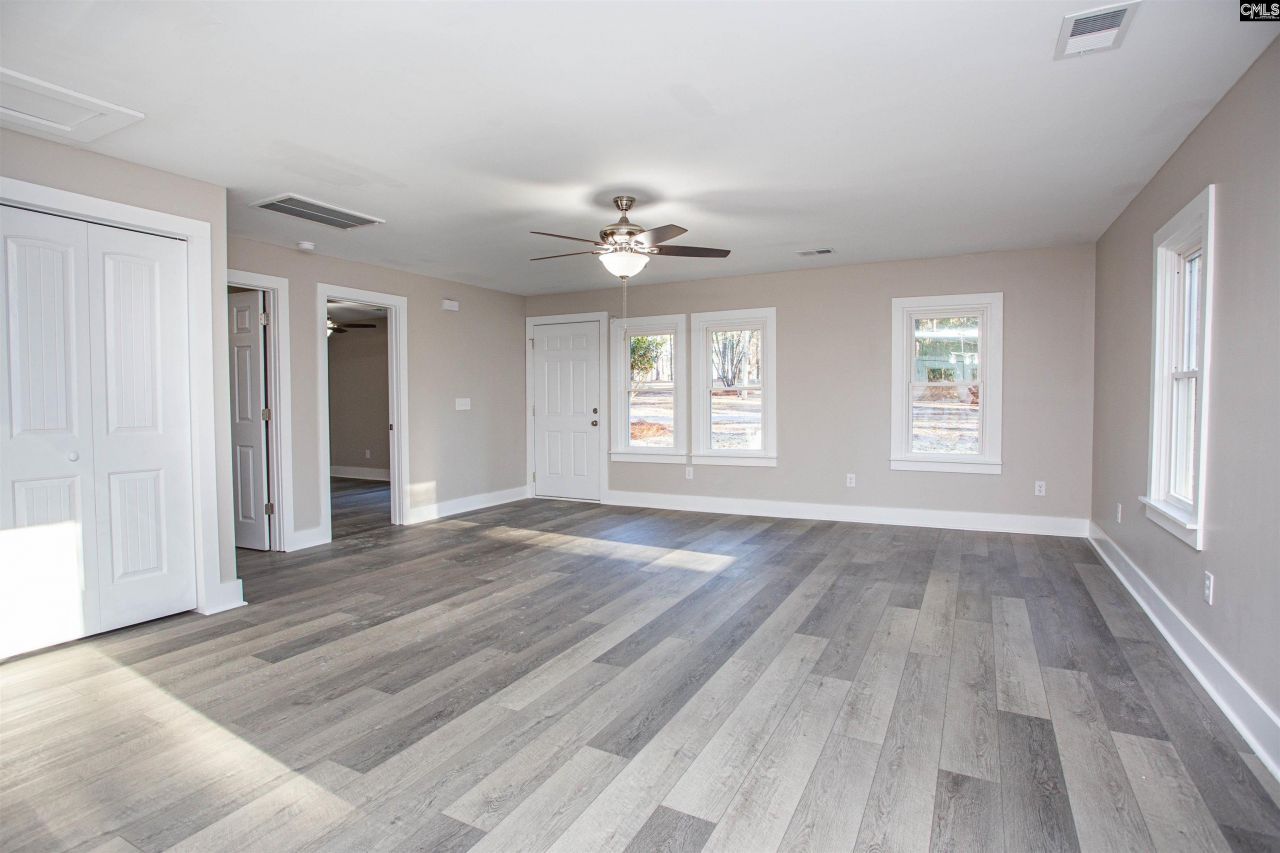 139 Sinclair Lane  Photo 5