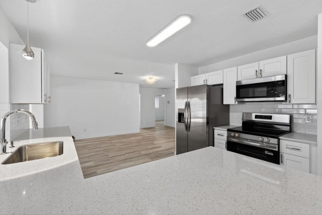 8776 SE Bahama Circle, Hobe Sound, FL 33455 Photo