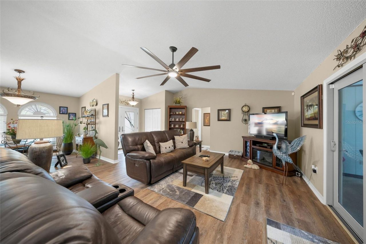 8465 Cypress Lake Circle, Sarasota, FL 34243 Photo