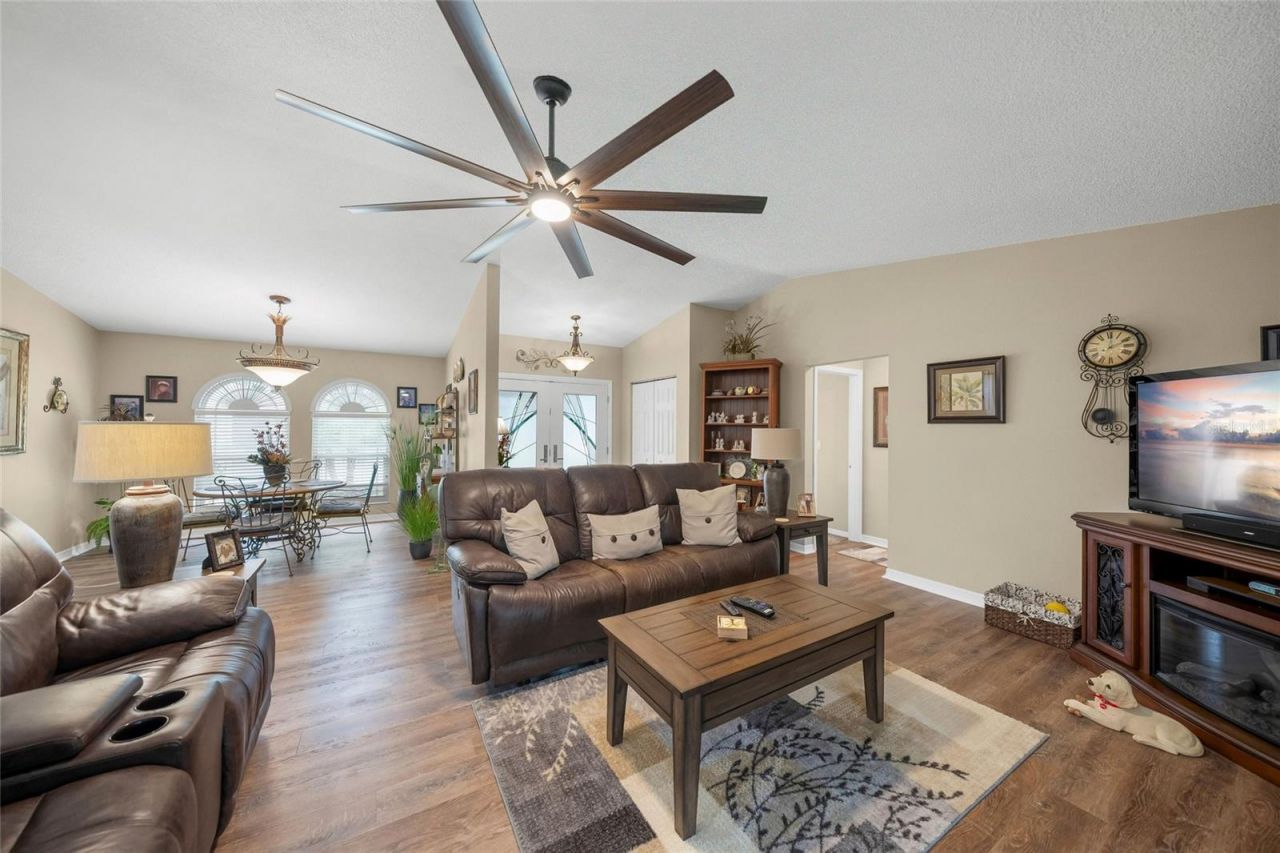 8465 Cypress Lake Circle, Sarasota, FL 34243 Photo