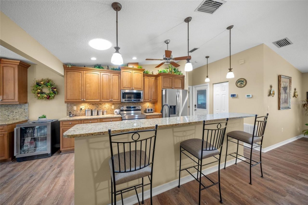 8465 Cypress Lake Circle, Sarasota, FL 34243 Photo