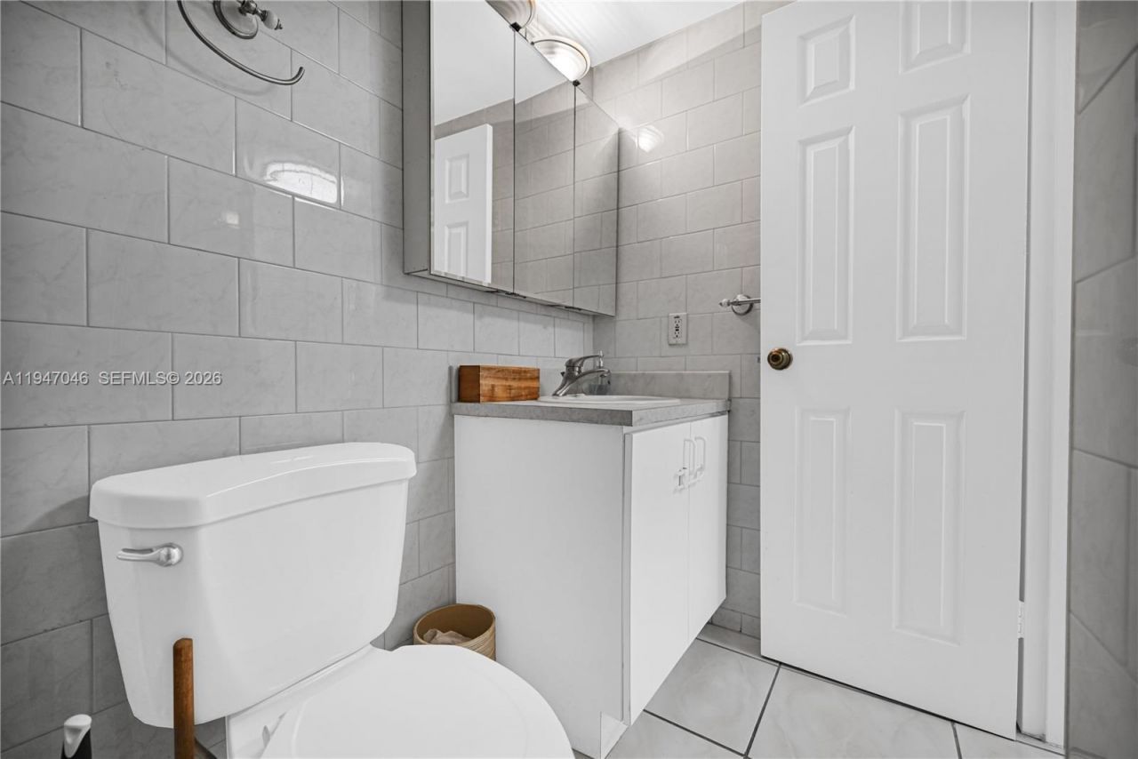 2829 Indian Creek Dr, Unit 410, Miami Beach, FL 33140 Photo