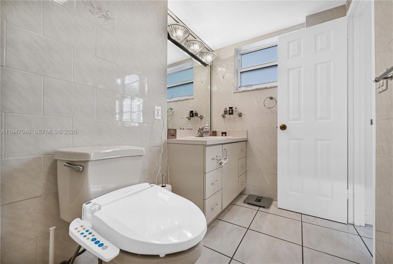 2829 Indian Creek Dr, Unit 410, Miami Beach, FL 33140 Photo