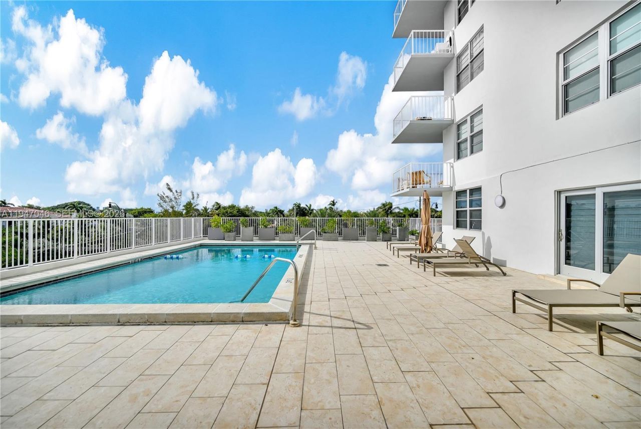 2829 Indian Creek Dr, Unit 410, Miami Beach, FL 33140 Photo