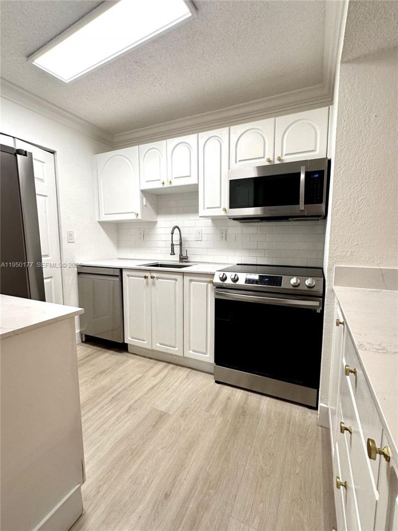 10795 SW 108th Ave, Unit 304, Miami, FL 33176 Photo