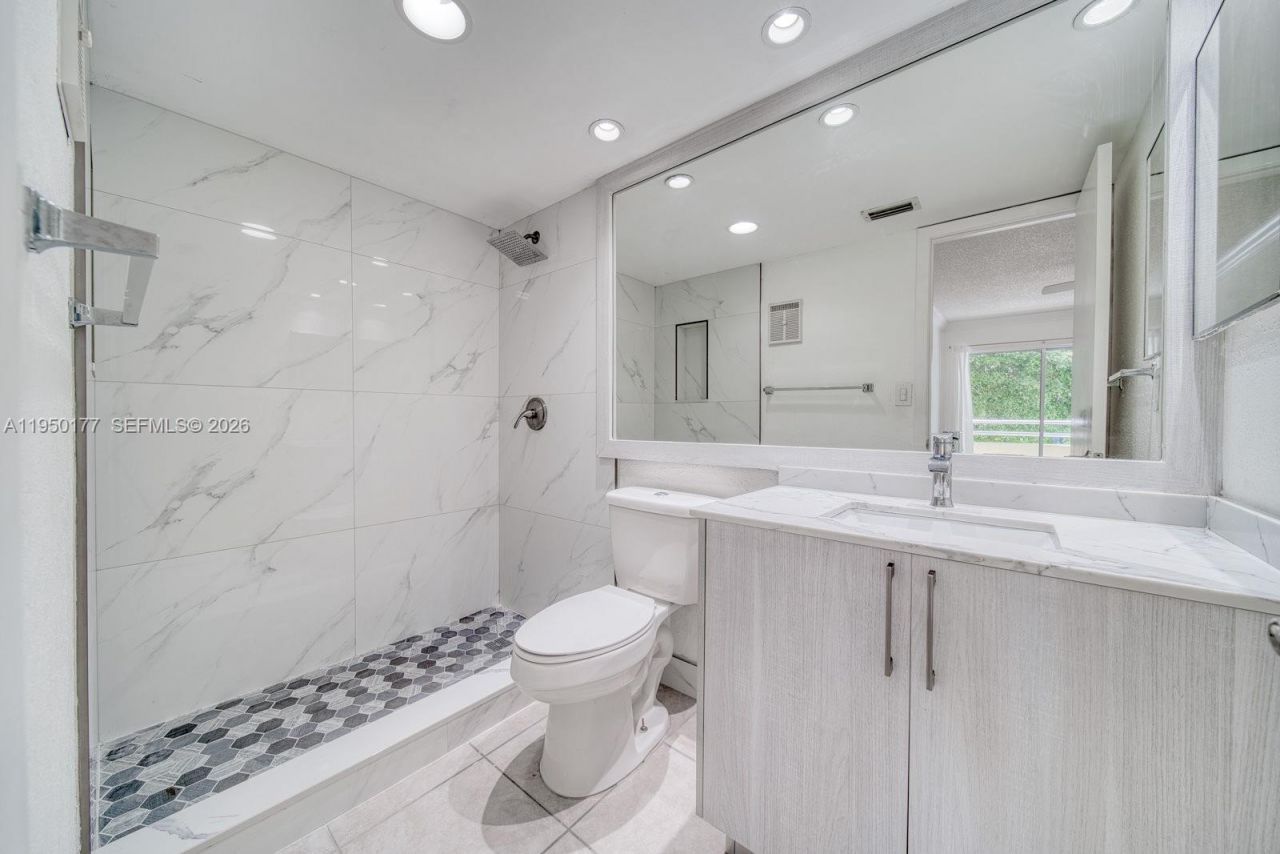 10795 SW 108th Ave, Unit 304, Miami, FL 33176 Photo