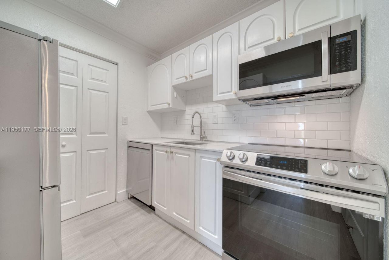 10795 SW 108th Ave, Unit 304, Miami, FL 33176 Photo