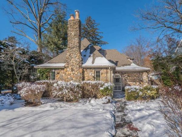 23 Ivy Way, Port Washington, NY 11050