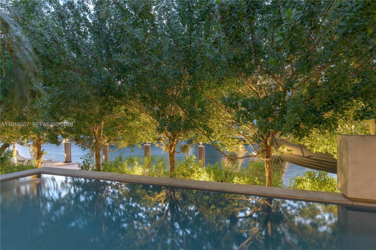 6840 Sunrise Pl , Coral Gables, FL 33133 Photo