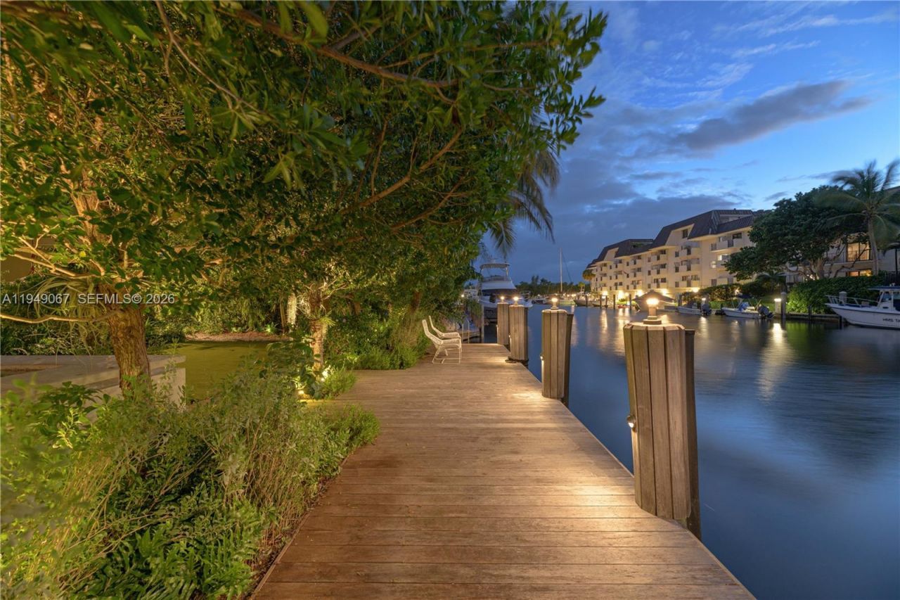 6840 Sunrise Pl , Coral Gables, FL 33133 Photo