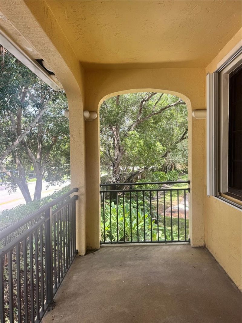 1659 Passion Vine Cir, Unit 18-4, Weston, FL 33326 Photo