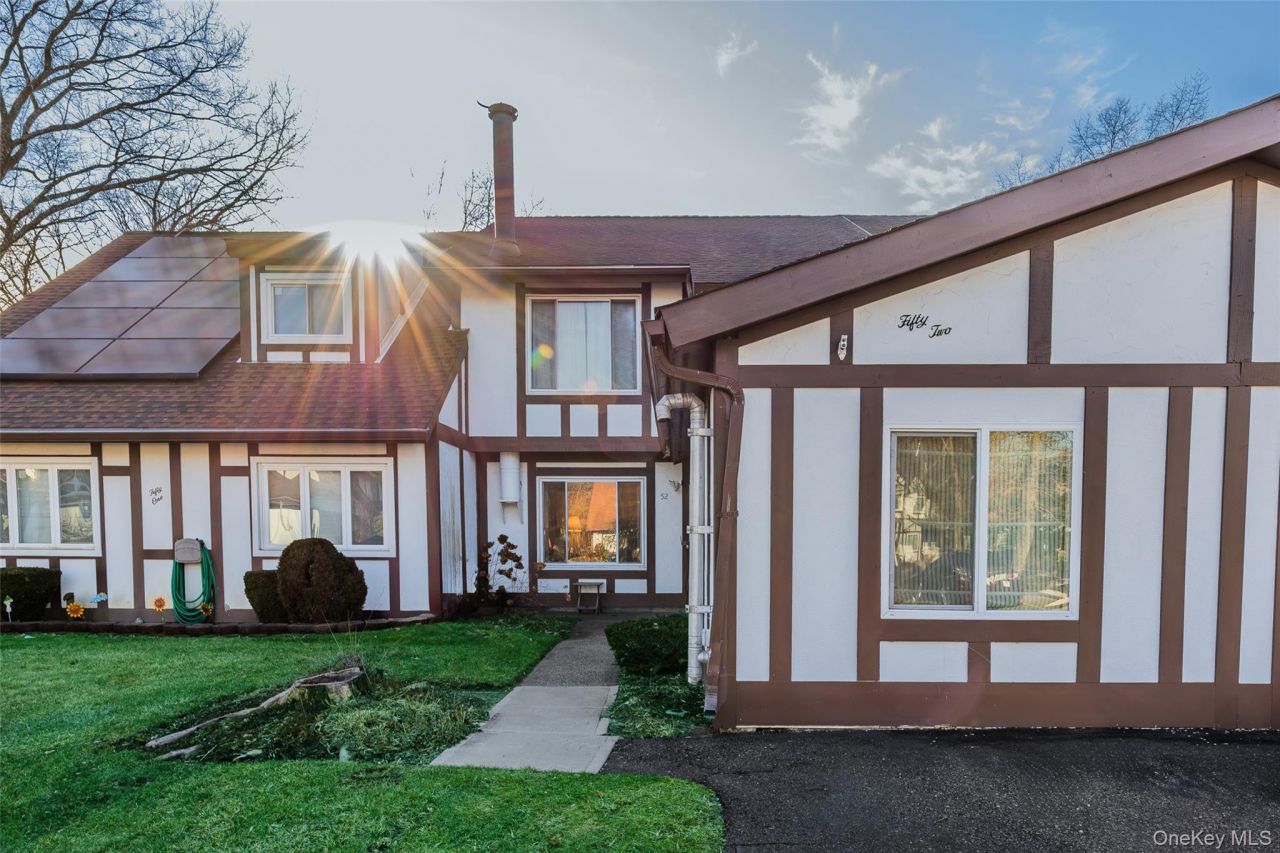 52 Briar Hill Court Middle Island, NY 11953