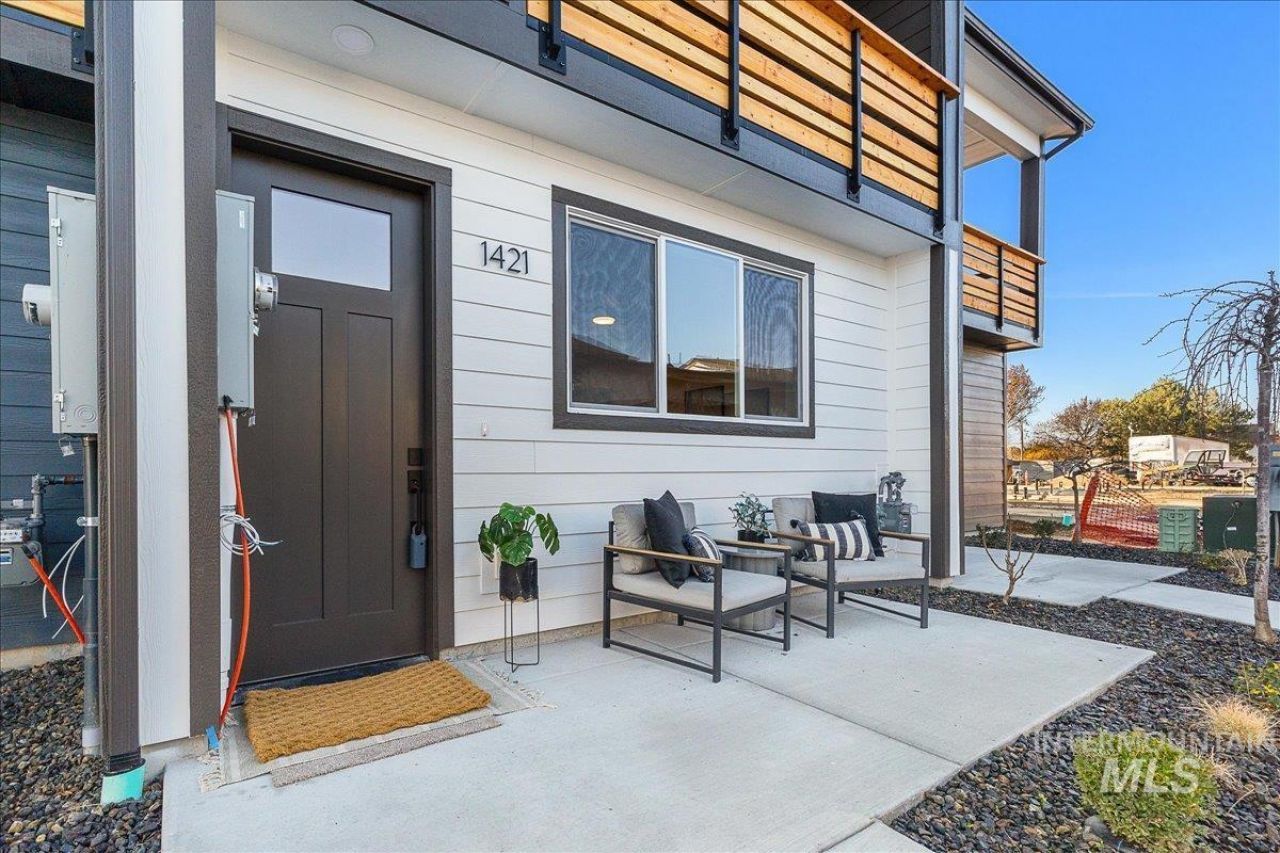 1451 N Bluffs Ridge Lane, Boise, ID 83704 Main Photo