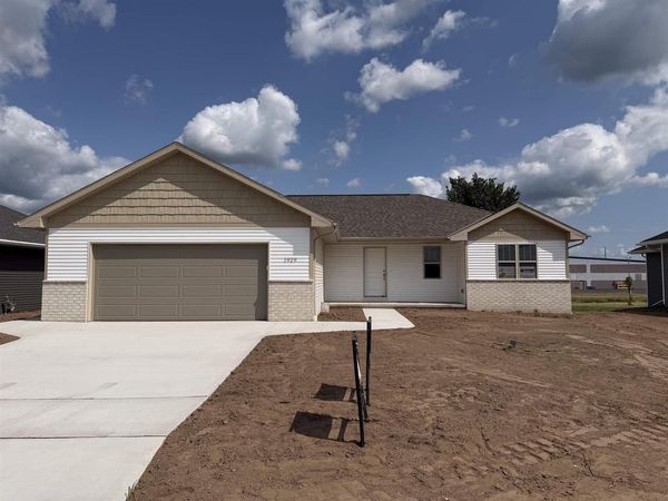 1929 HUFFCUTT LANE, Waupaca, WI 54981