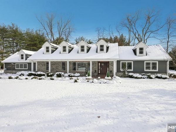 320 Long Bow Drive, FRANKLIN LAKES, NJ 07417