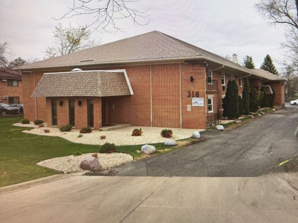 318 W Naperville Road, Unit 8, Westmont, IL 60559