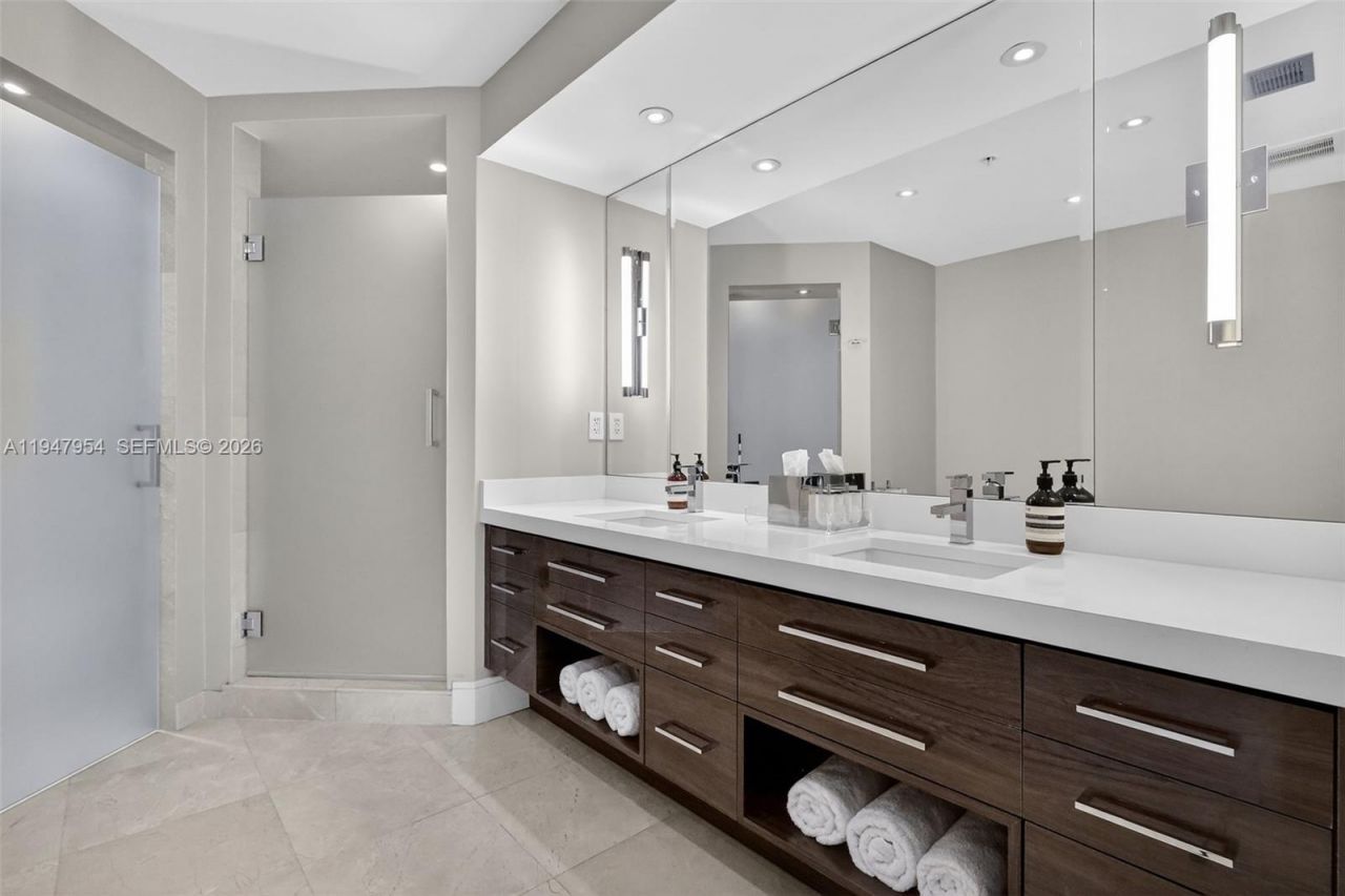 16275 Collins Ave, Unit 2404, Sunny Isles Beach, FL 33160 Photo