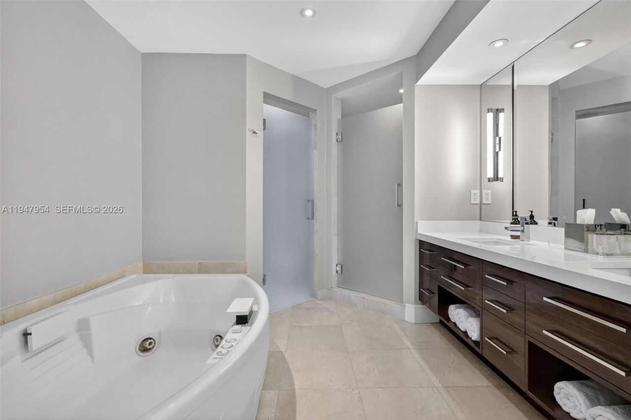 16275 Collins Ave, Unit 2404, Sunny Isles Beach, FL 33160 Photo