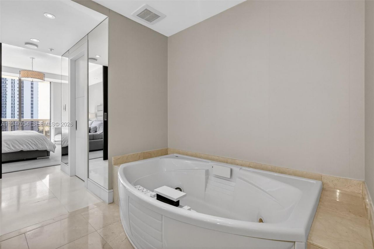 16275 Collins Ave, Unit 2404, Sunny Isles Beach, FL 33160 Photo