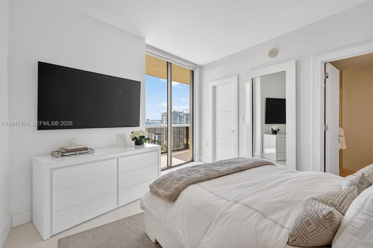 16275 Collins Ave, Unit 2404, Sunny Isles Beach, FL 33160 Photo