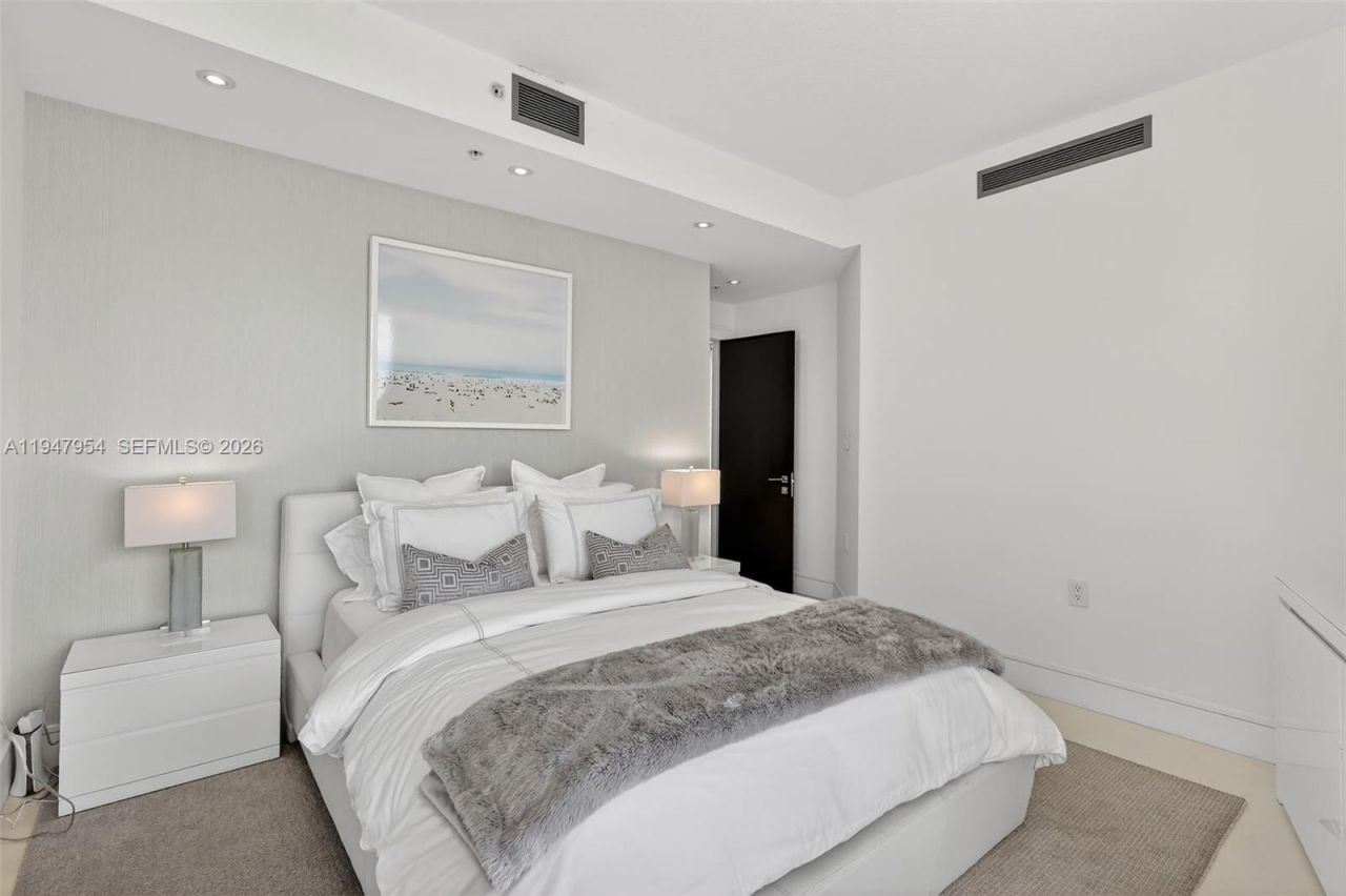 16275 Collins Ave, Unit 2404, Sunny Isles Beach, FL 33160 Photo