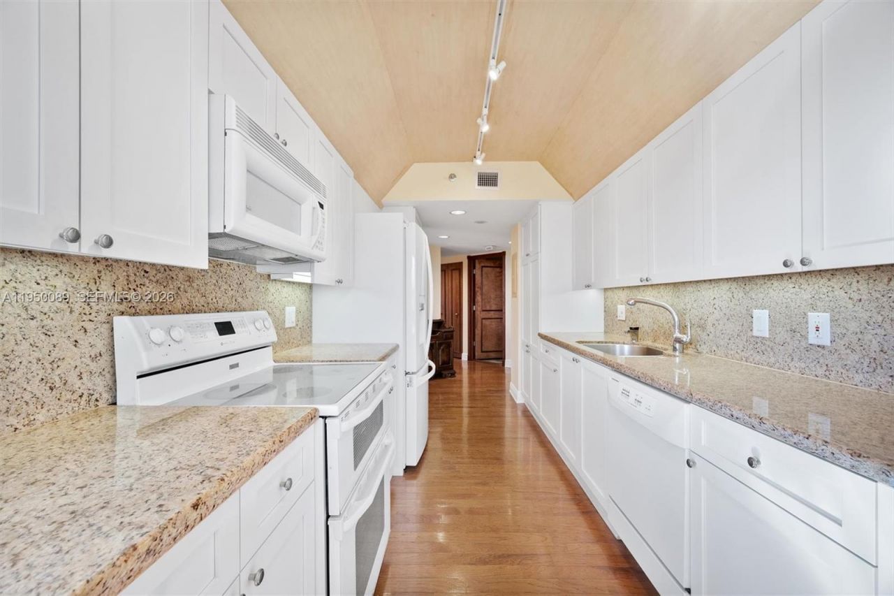 1000 E Island Blvd, Unit 803, Aventura, FL 33160 Photo