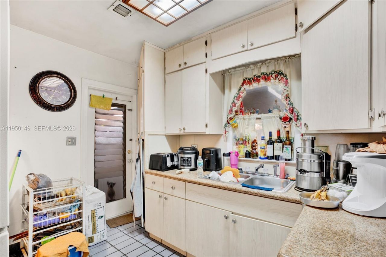 5955 SW 4th St, Miami, FL 33144 Photo