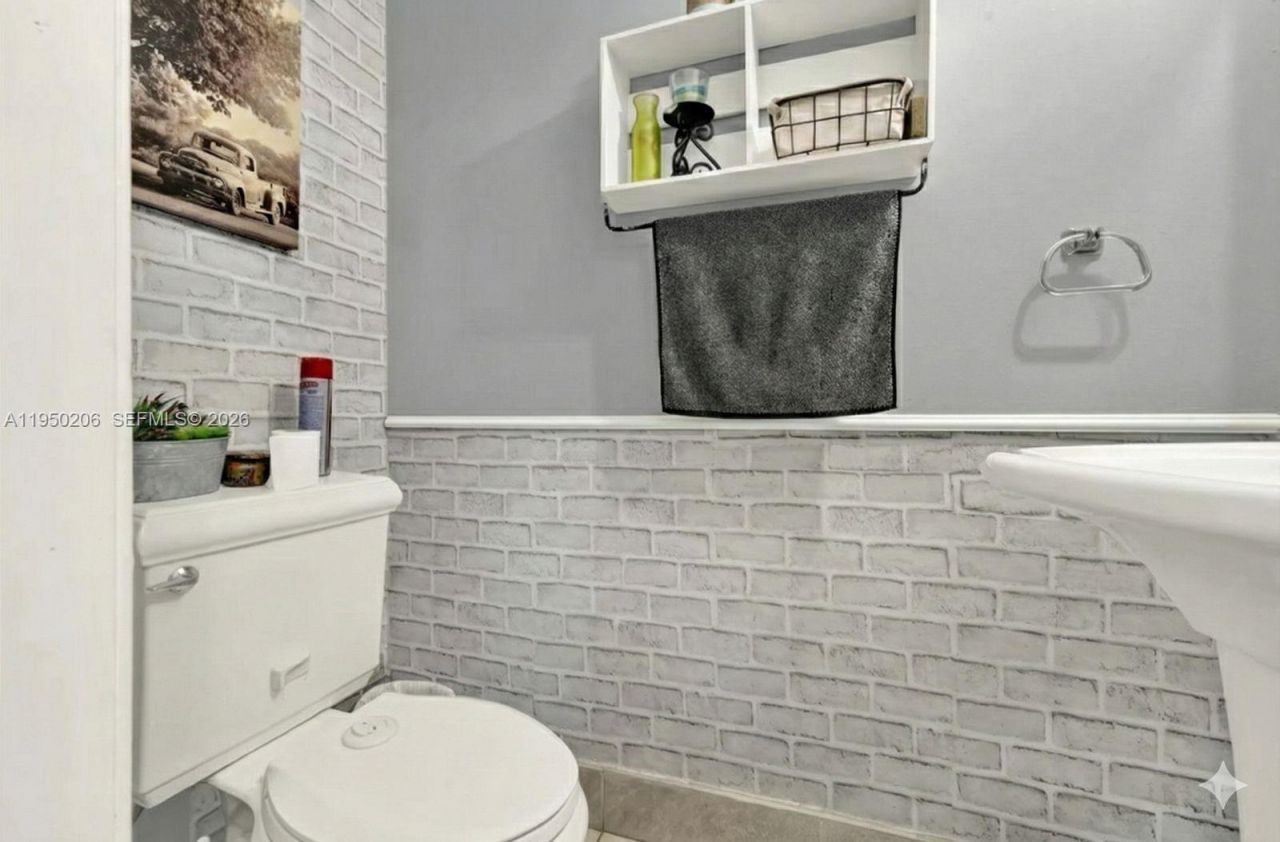 10810 NW 7th St, Unit 6B, Miami, FL 33172 Photo