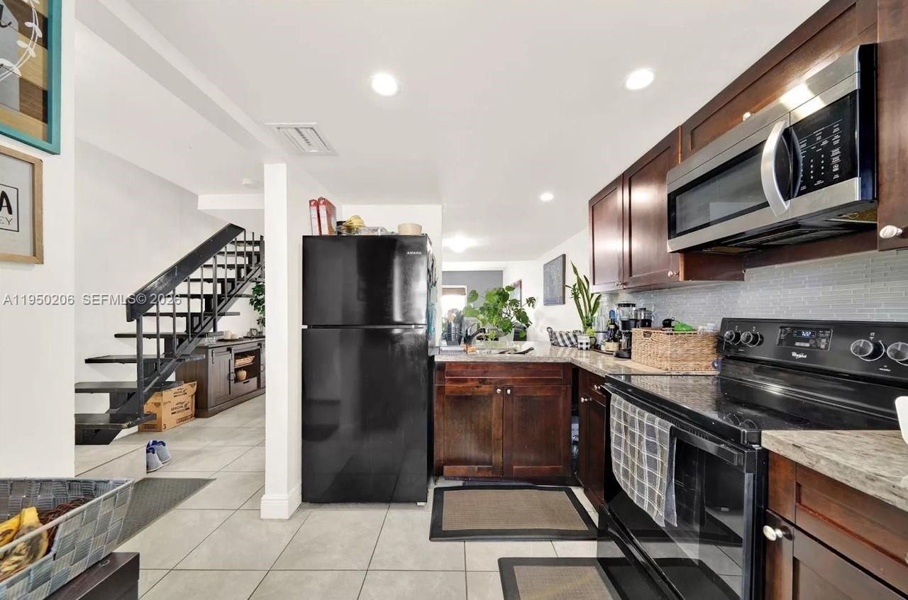 10810 NW 7th St, Unit 6B, Miami, FL 33172 Photo